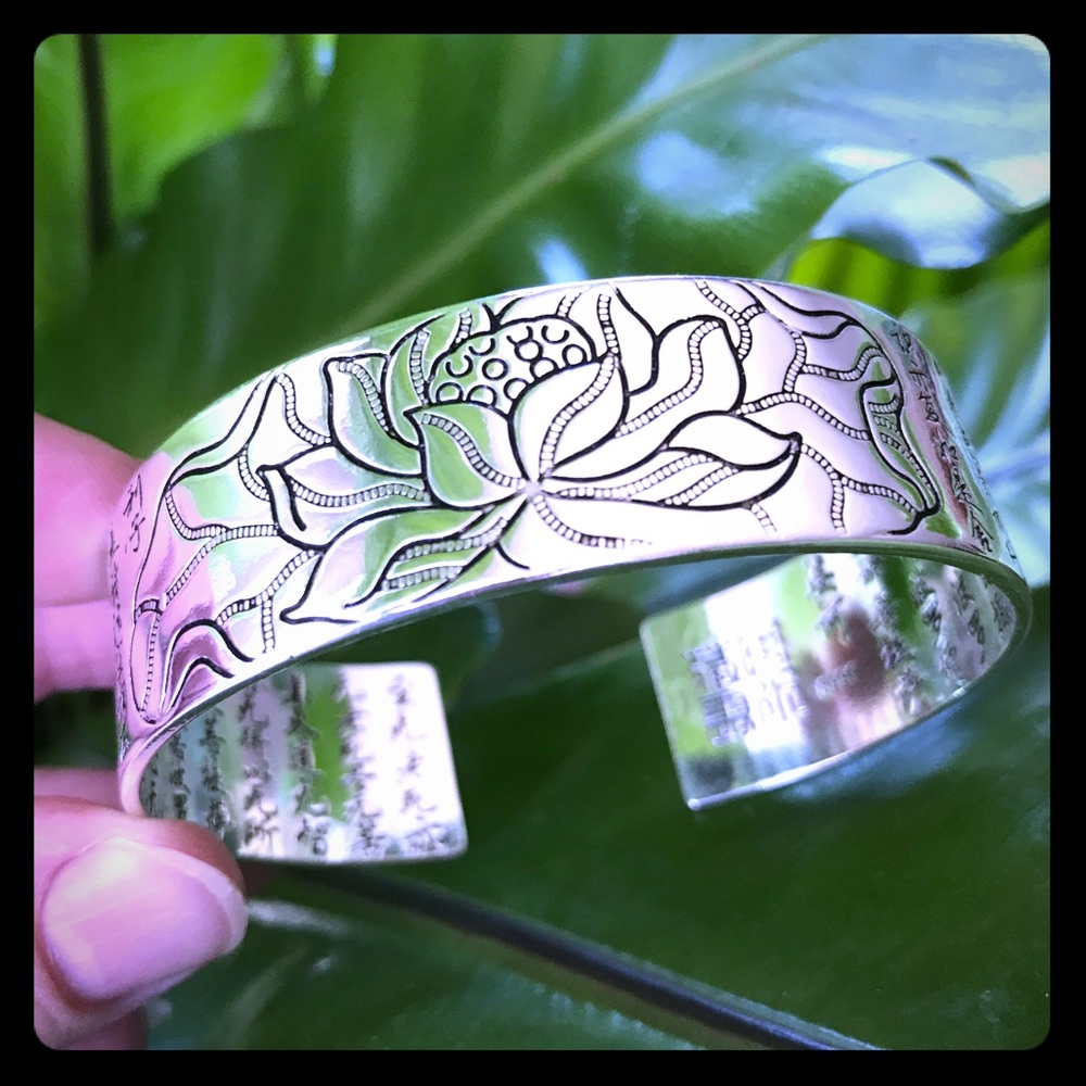 High-quality lotus Asian engraved Silver bracelet